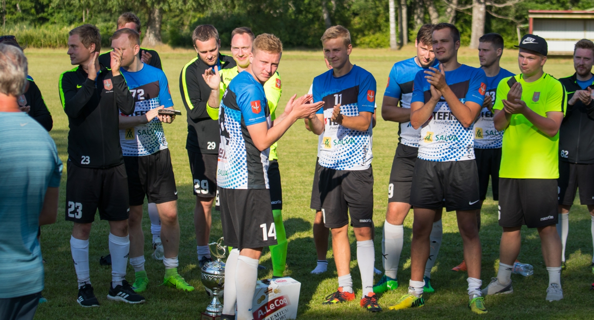 Jõgeval mälestati jalgpalliga Felix Adratit